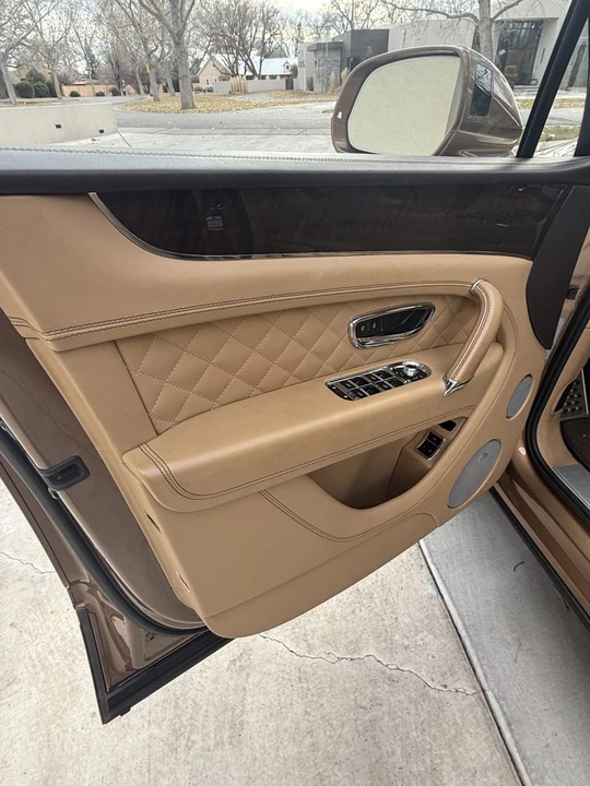 2017 Bentley Bentayga - Image 13 of 27