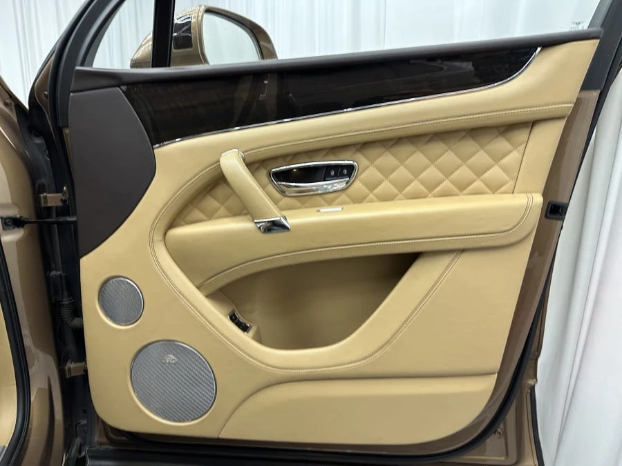 2017 Bentley Bentayga - Image 24 of 27