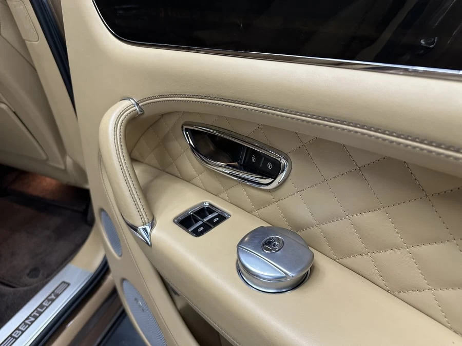 2017 Bentley Bentayga - Image 25 of 27