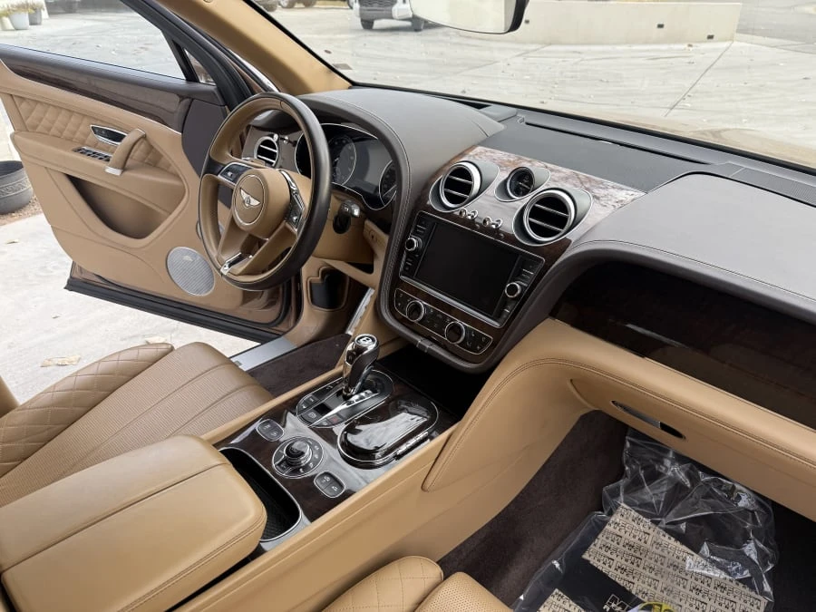 2017 Bentley Bentayga - Image 21 of 27