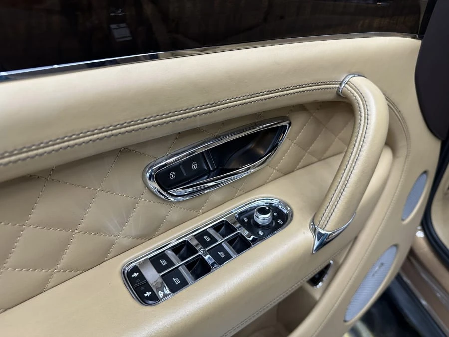 2017 Bentley Bentayga - Image 18 of 27