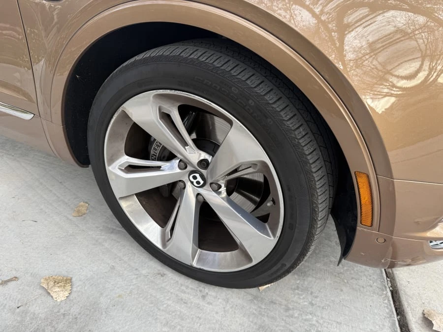 2017 Bentley Bentayga - Image 9 of 27