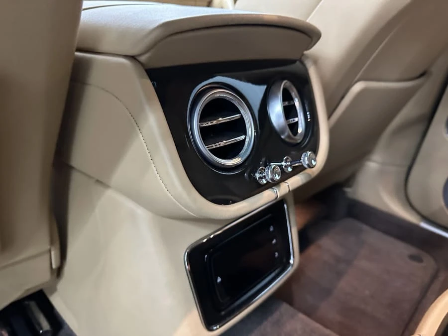 2017 Bentley Bentayga - Image 11 of 27