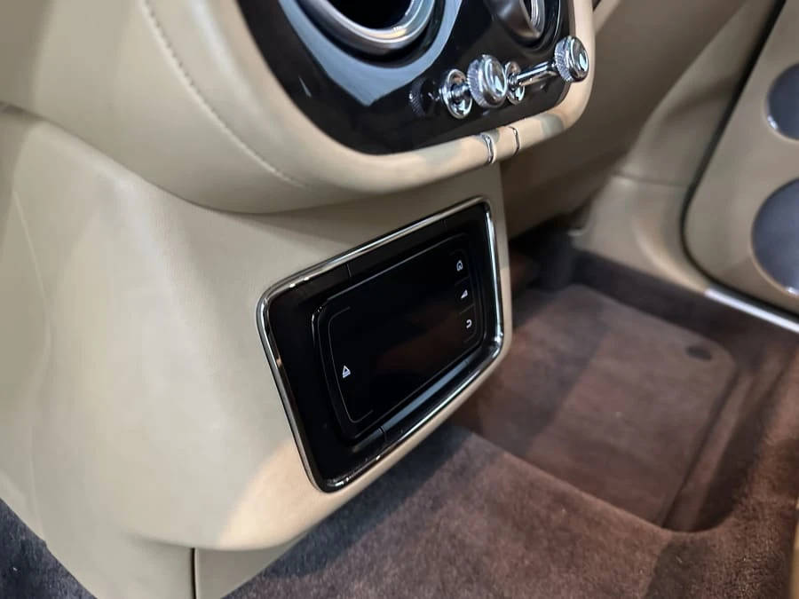 2017 Bentley Bentayga - Image 16 of 27