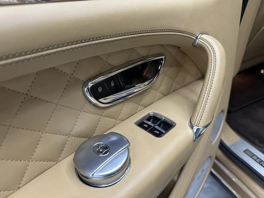 2017 Bentley Bentayga - Image 21 of 27