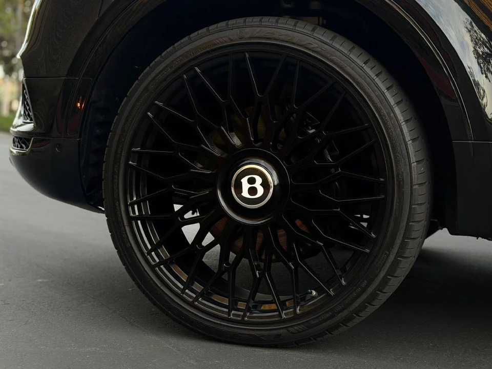 2017 Bentley Bentayga - Image 14 of 21