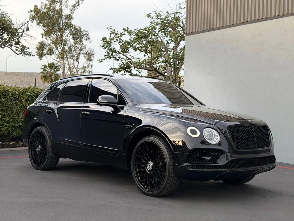 2017 Bentley Bentayga - Image 2 of 21