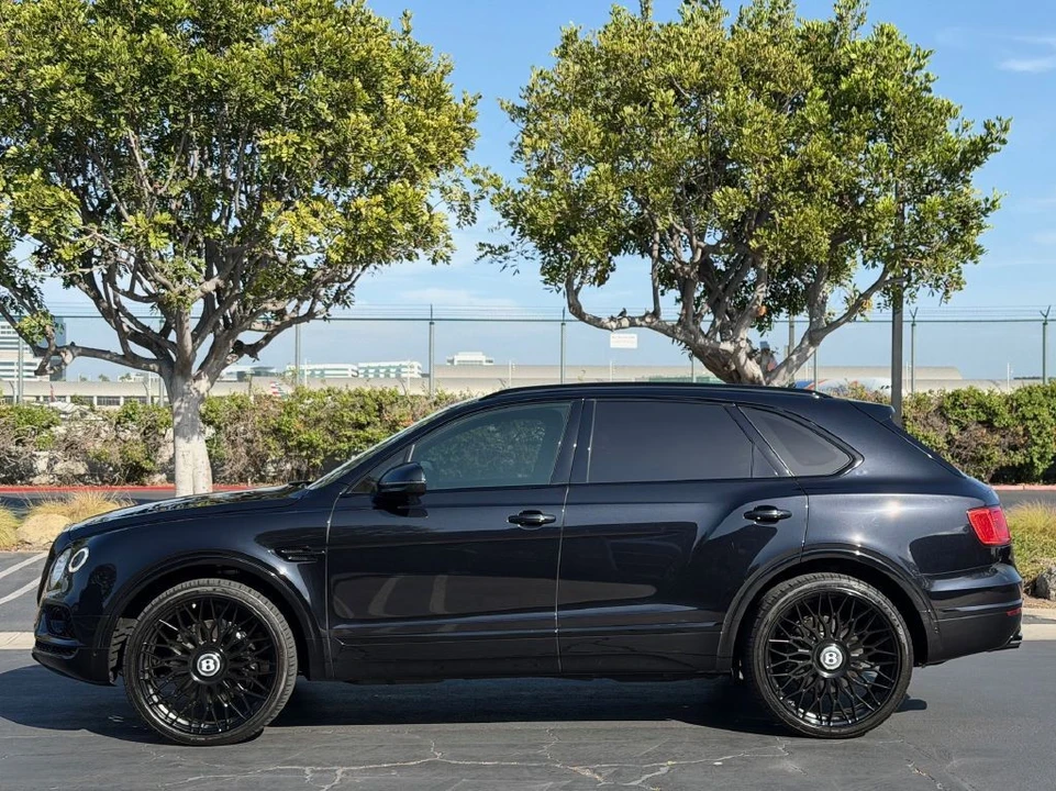 2017 Bentley Bentayga - Image 7 of 22