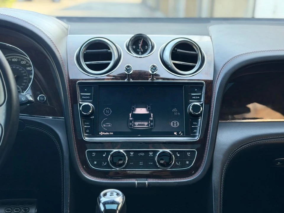 2017 Bentley Bentayga - Image 20 of 22