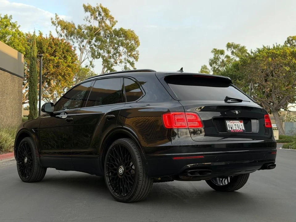 2017 Bentley Bentayga - Image 10 of 21
