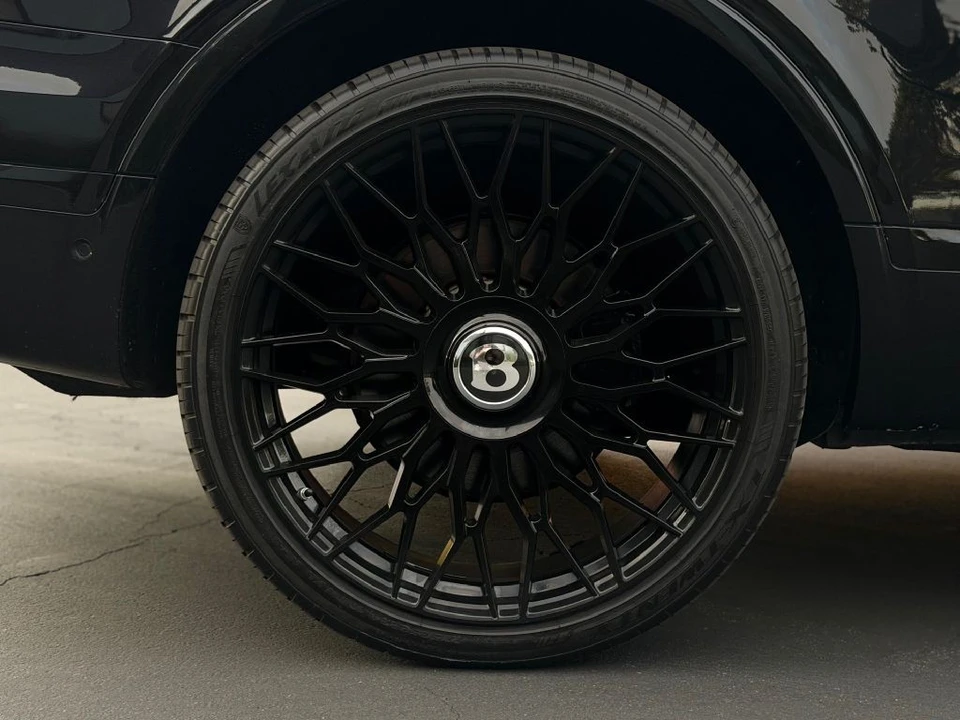 2017 Bentley Bentayga - Image 11 of 21