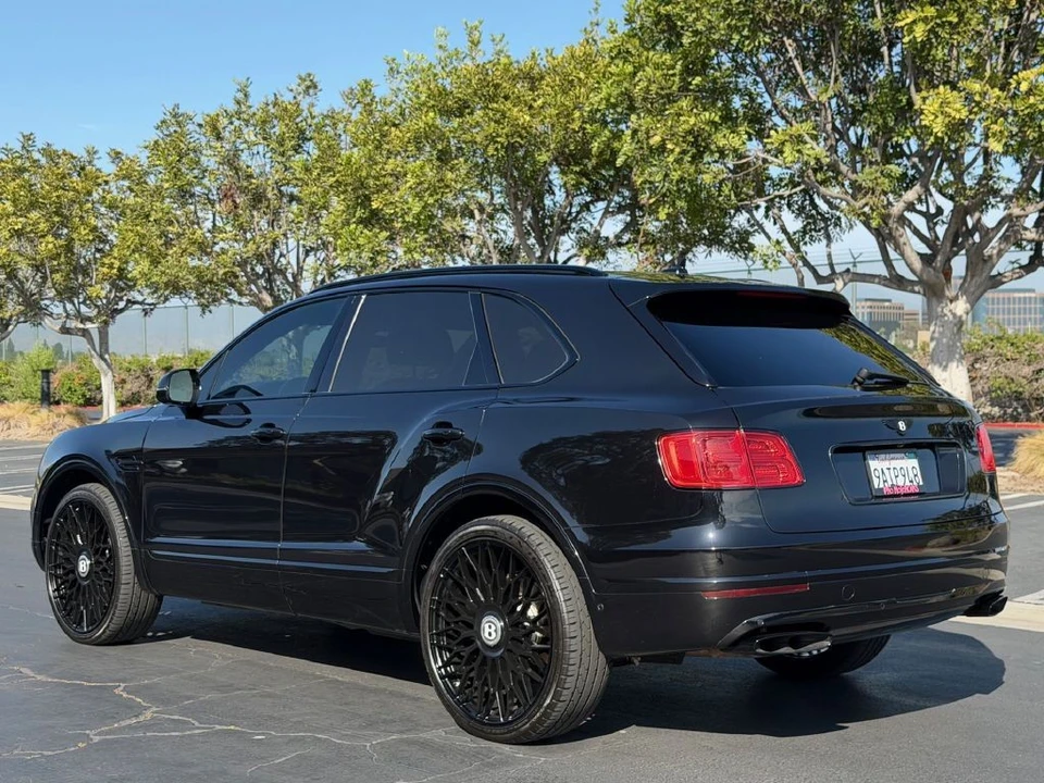 2017 Bentley Bentayga - Image 6 of 22