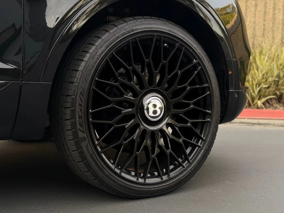 2017 Bentley Bentayga - Image 12 of 21