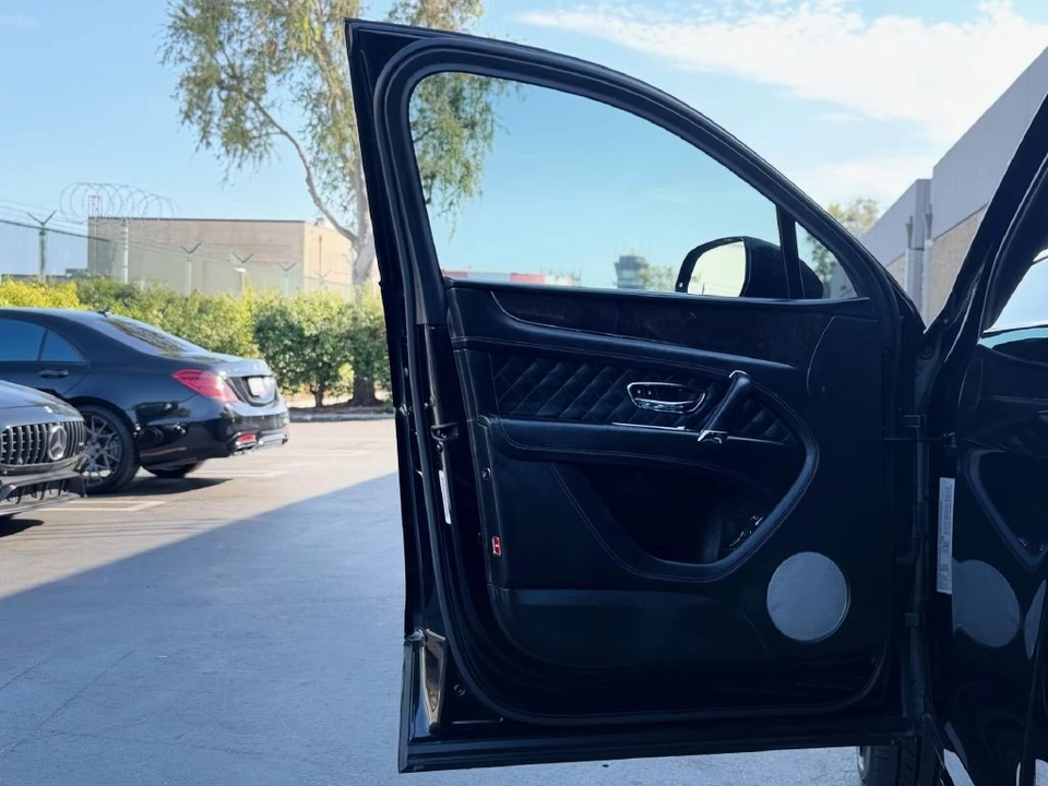 2017 Bentley Bentayga - Image 9 of 22