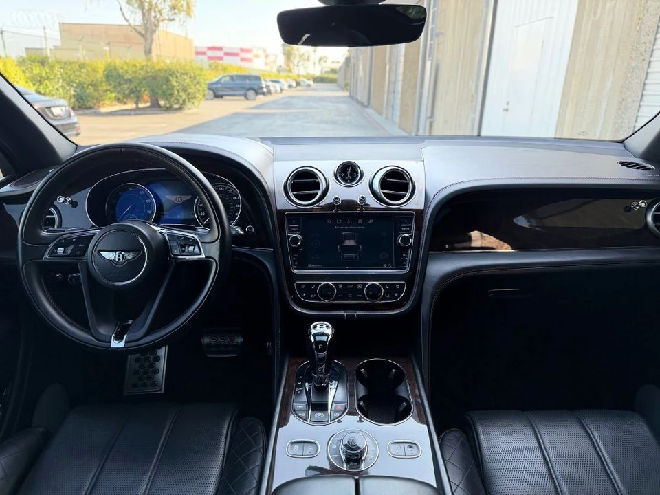 2017 Bentley Bentayga - Image 18 of 22