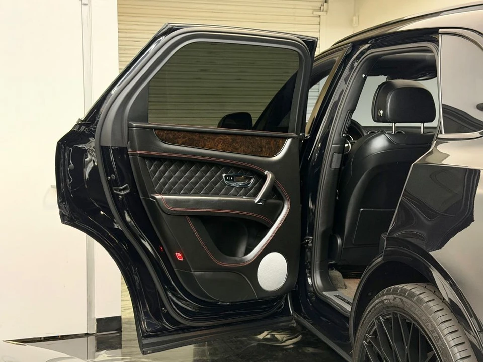 2017 Bentley Bentayga - Image 18 of 21