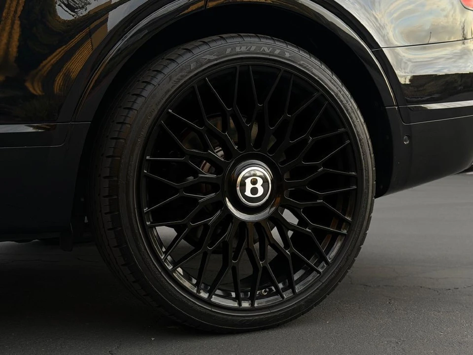 2017 Bentley Bentayga - Image 13 of 21