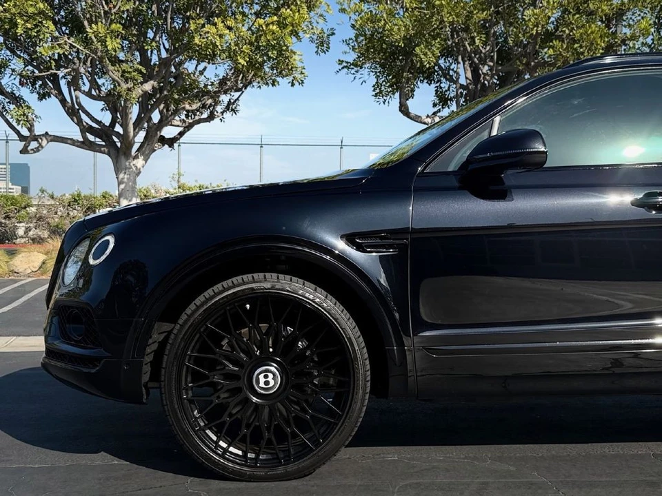 2017 Bentley Bentayga - Image 8 of 22