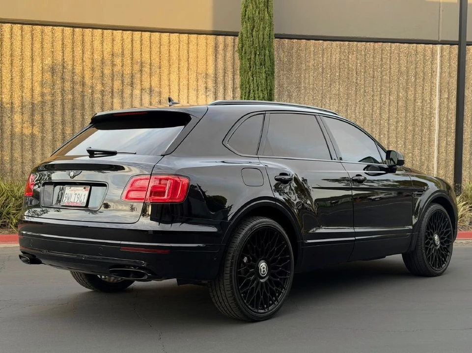 2017 Bentley Bentayga - Image 9 of 21