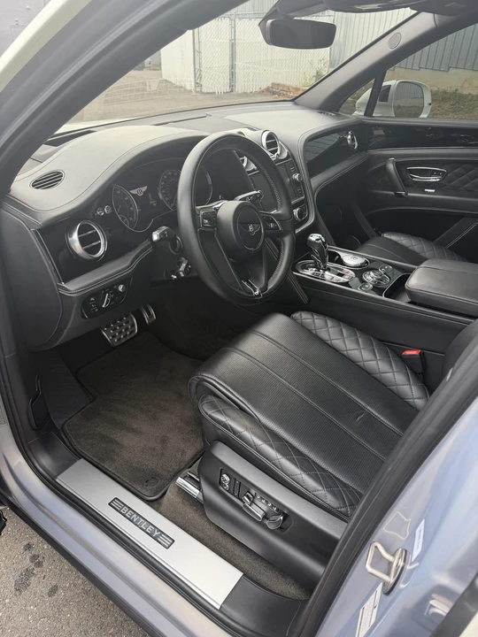 2017 Bentley Bentayga - Image 13 of 31