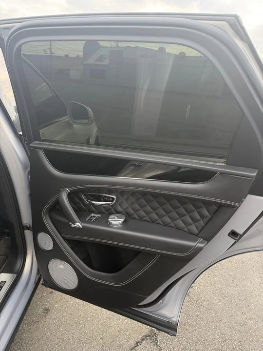 2017 Bentley Bentayga - Image 28 of 31