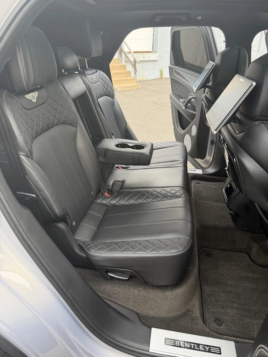 2017 Bentley Bentayga - Image 26 of 31