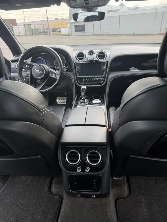 2017 Bentley Bentayga - Image 25 of 31
