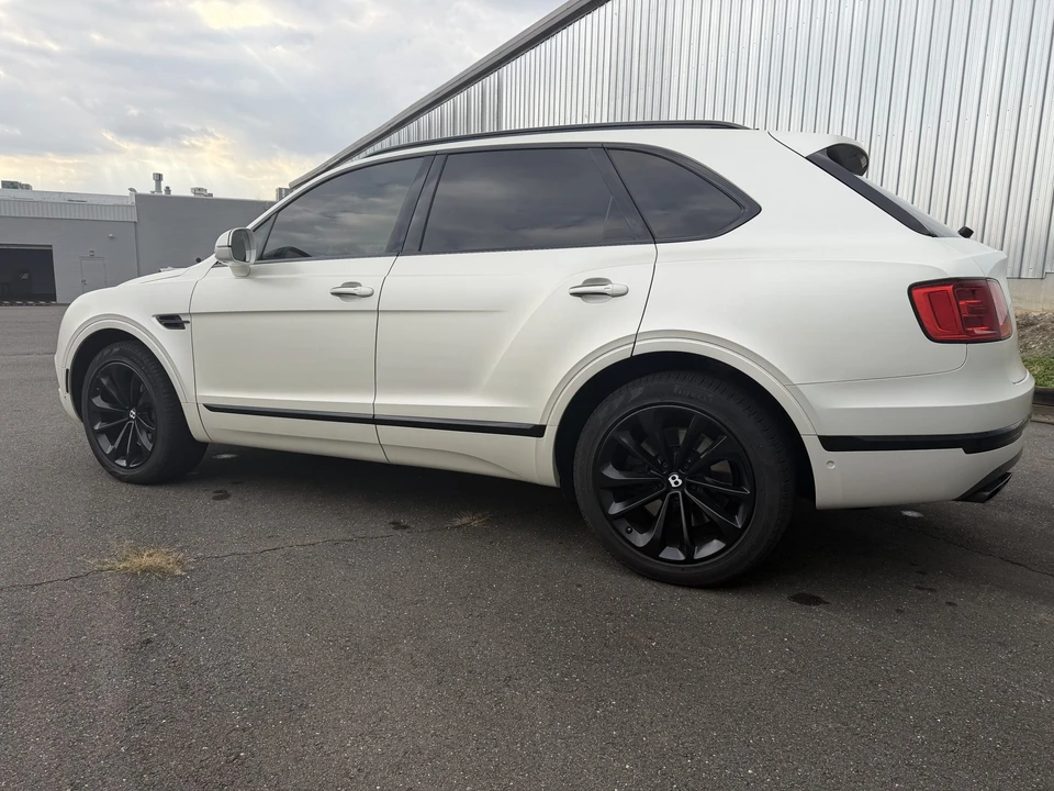 2017 Bentley Bentayga - Image 11 of 31