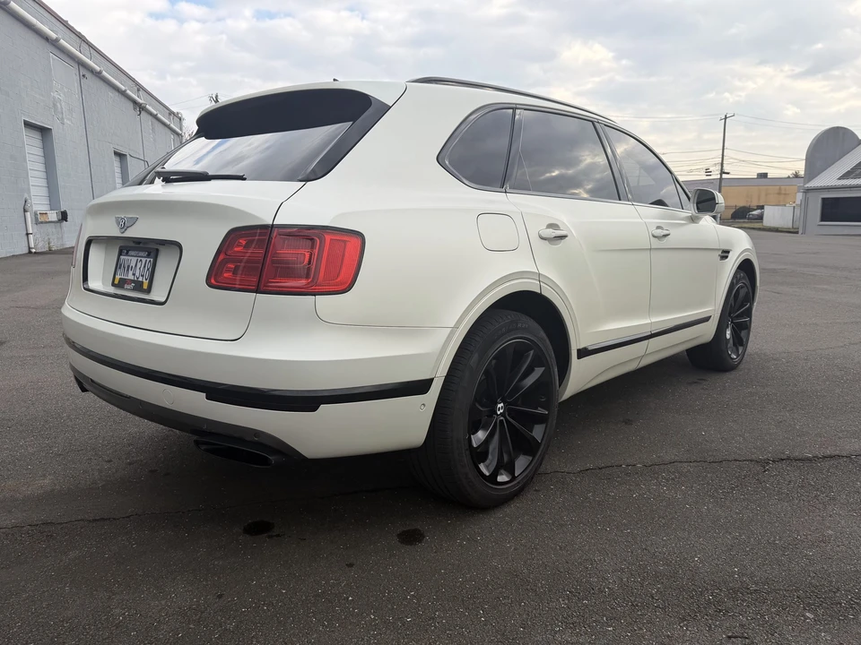 2017 Bentley Bentayga - Image 8 of 31