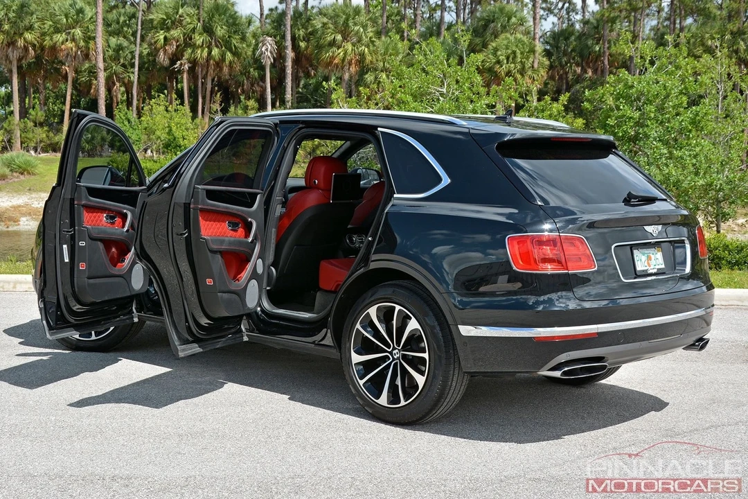 2017 Bentley Bentayga - Image 16 of 21