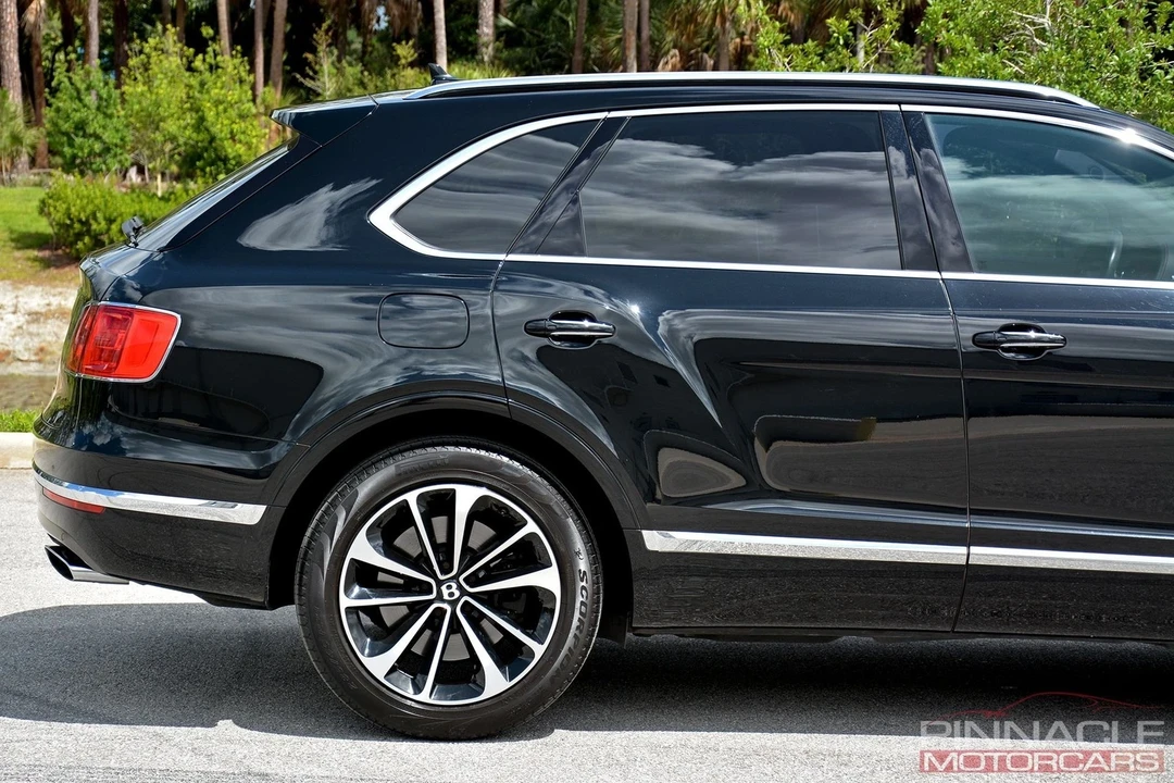 2017 Bentley Bentayga - Image 19 of 21