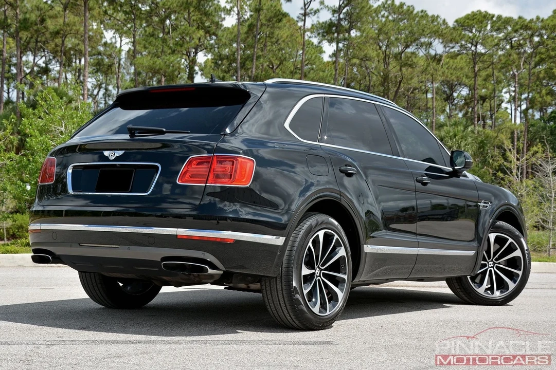 2017 Bentley Bentayga - Image 18 of 21