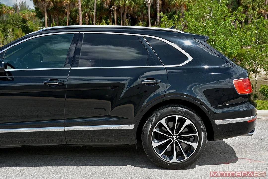 2017 Bentley Bentayga - Image 15 of 21