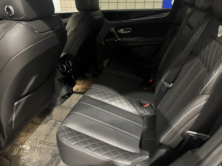 2017 Bentley Bentayga - Image 6 of 10