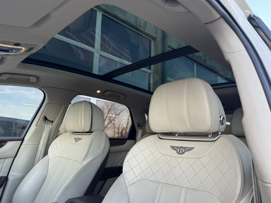 2017 Bentley Bentayga - Image 6 of 12