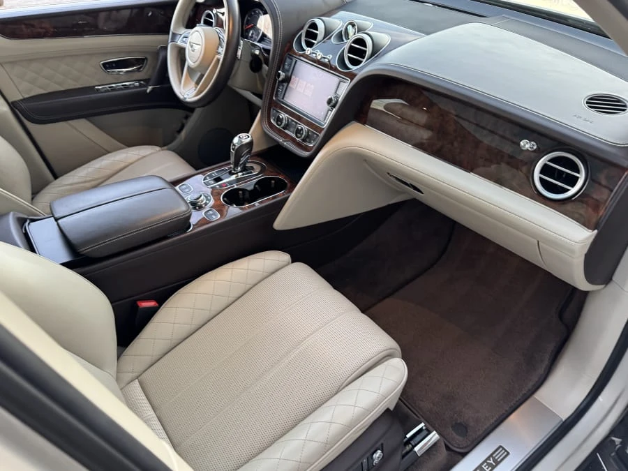 2017 Bentley Bentayga - Image 9 of 12