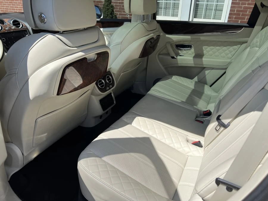 2017 Bentley Bentayga - Image 5 of 8
