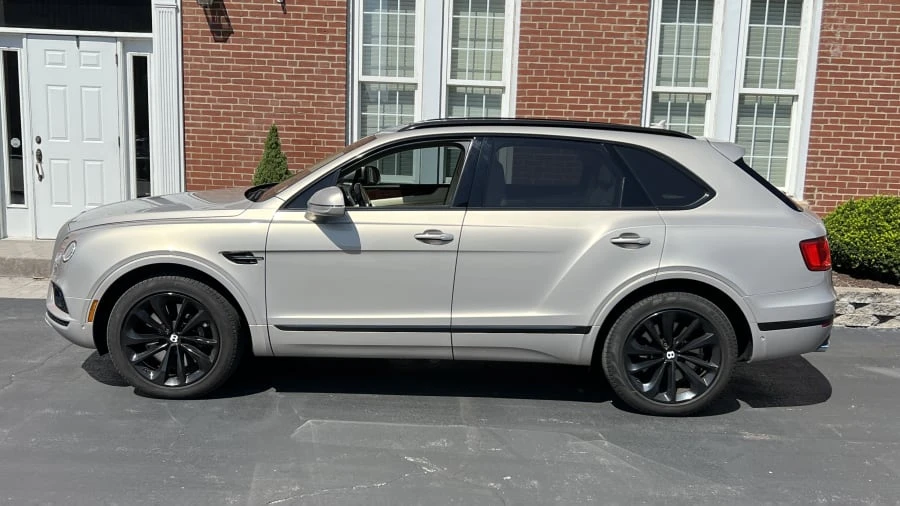 2017 Bentley Bentayga - Image 2 of 8