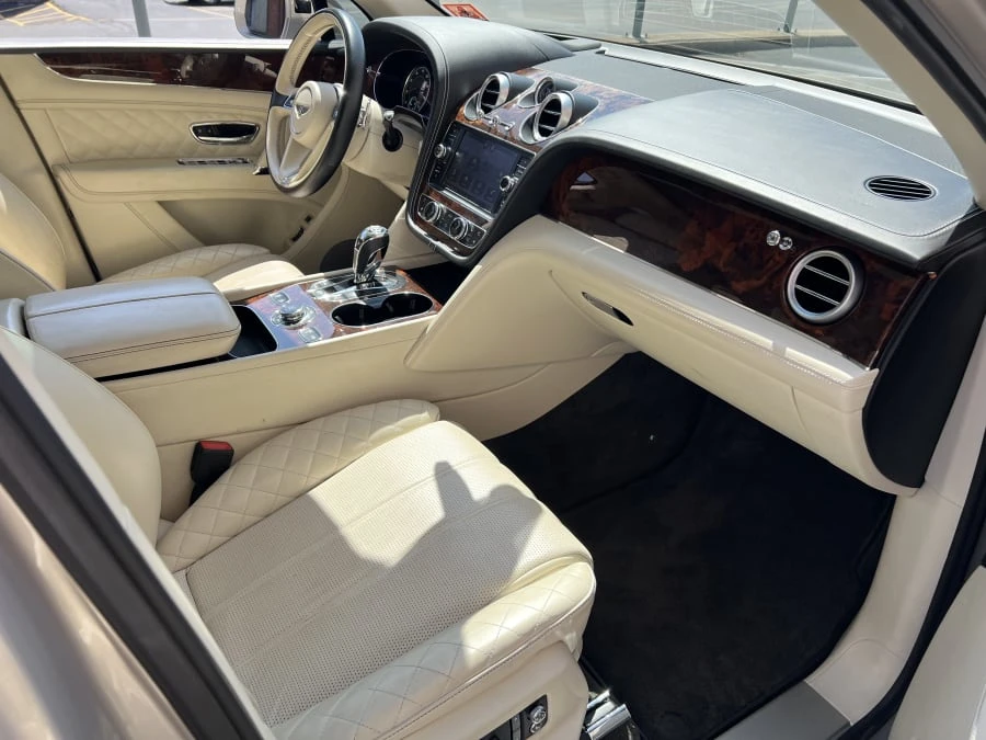 2017 Bentley Bentayga - Image 7 of 8