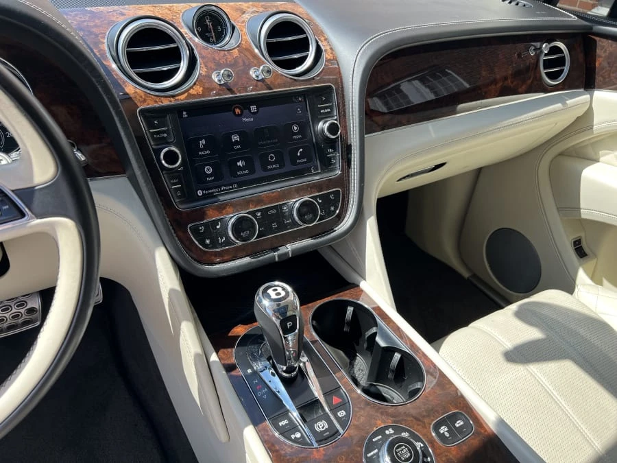 2017 Bentley Bentayga - Image 6 of 8