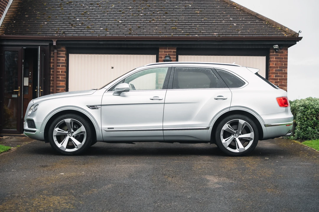 2017 Bentley Bentayga - Image 8 of 31