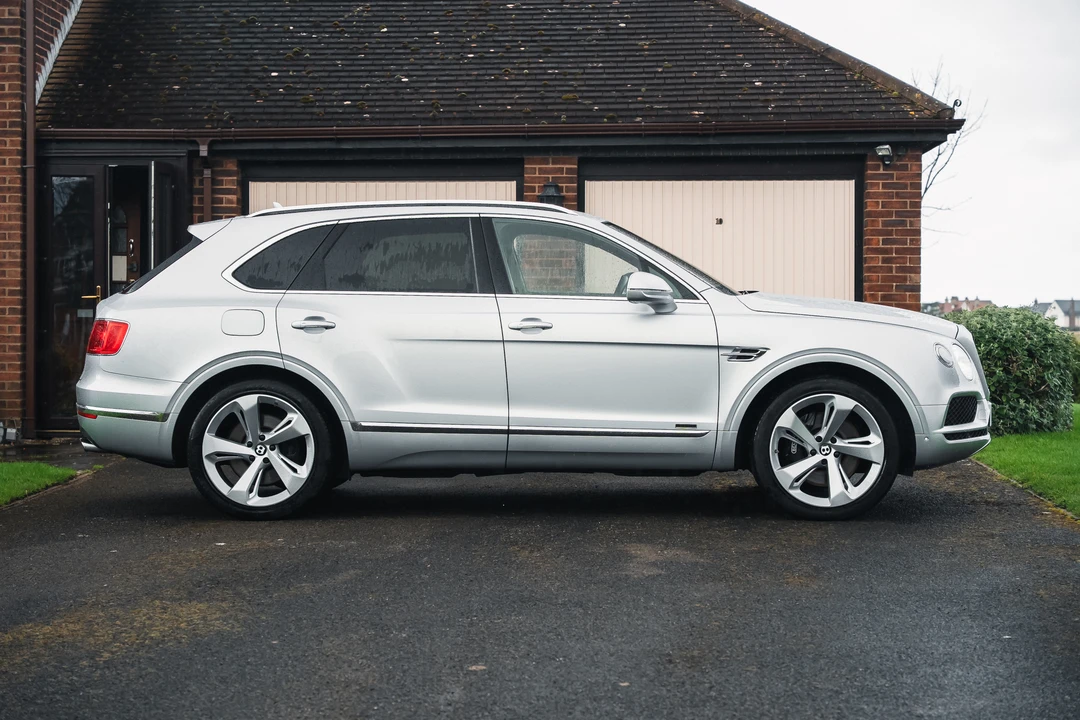 2017 Bentley Bentayga - Image 4 of 31