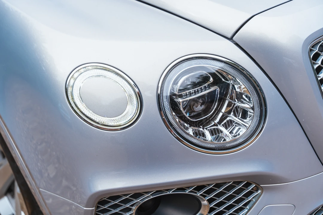 2017 Bentley Bentayga - Image 16 of 31