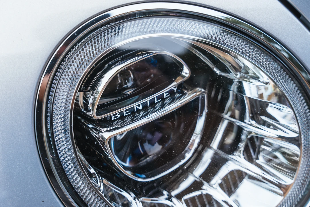 2017 Bentley Bentayga - Image 17 of 31