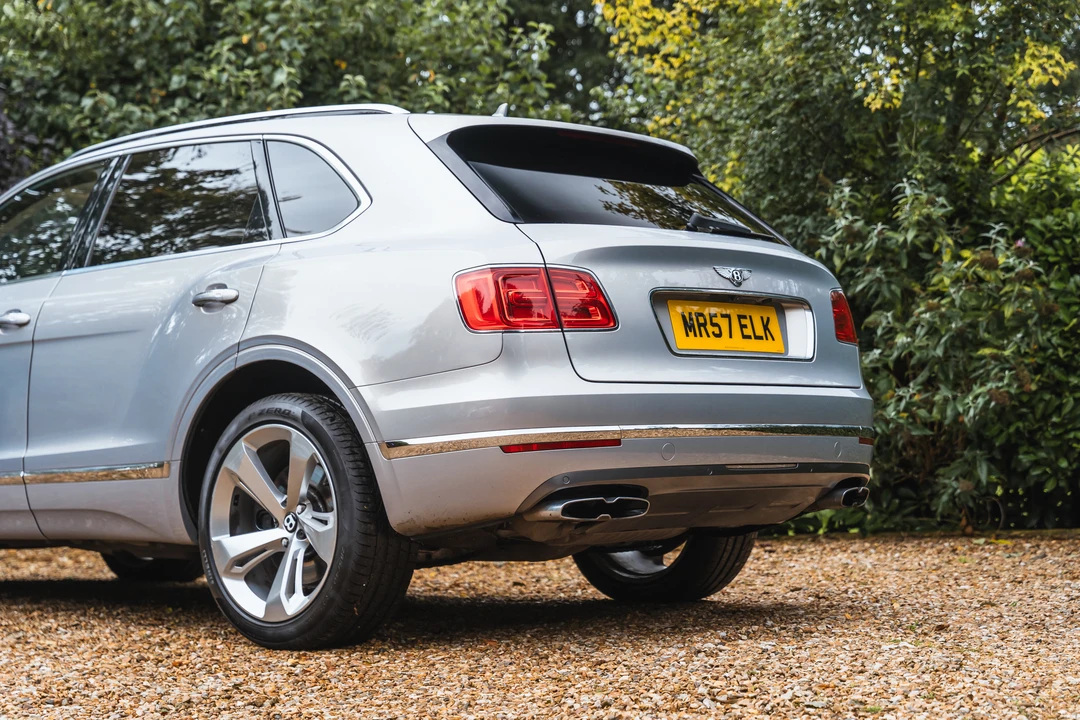 2017 Bentley Bentayga - Image 21 of 31