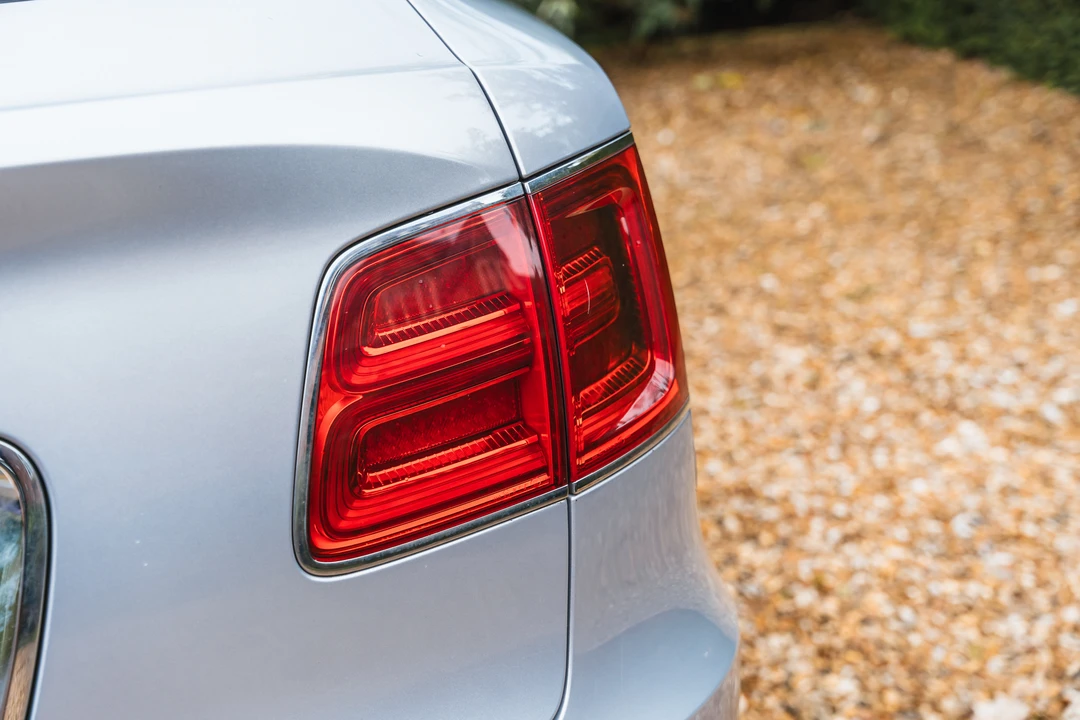 2017 Bentley Bentayga - Image 27 of 31