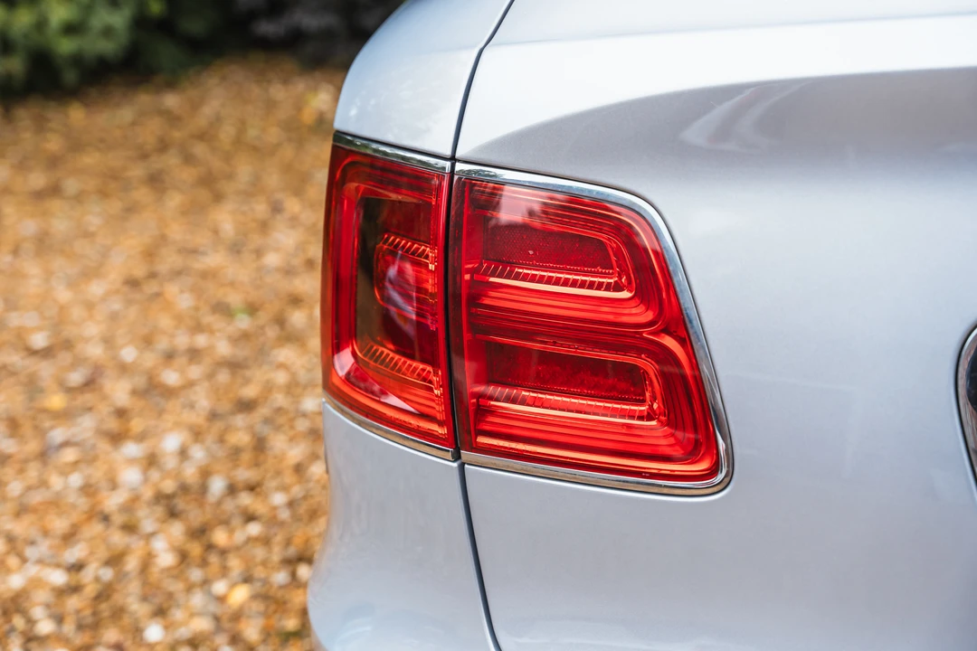 2017 Bentley Bentayga - Image 28 of 31