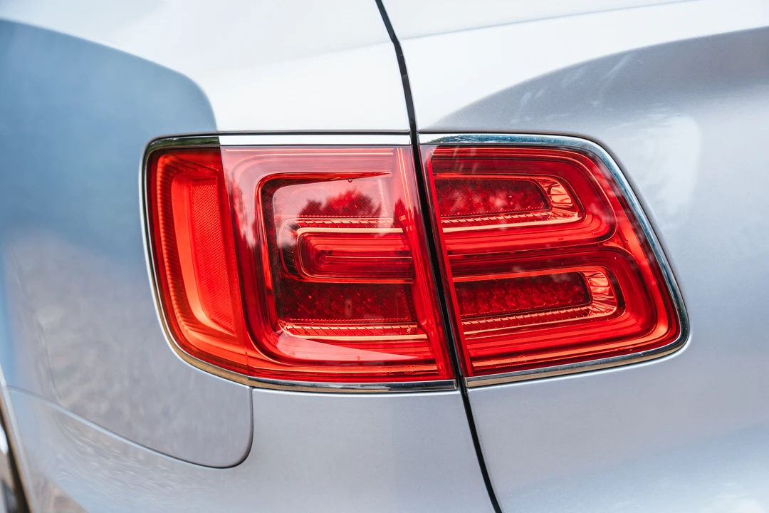 2017 Bentley Bentayga - Image 29 of 31
