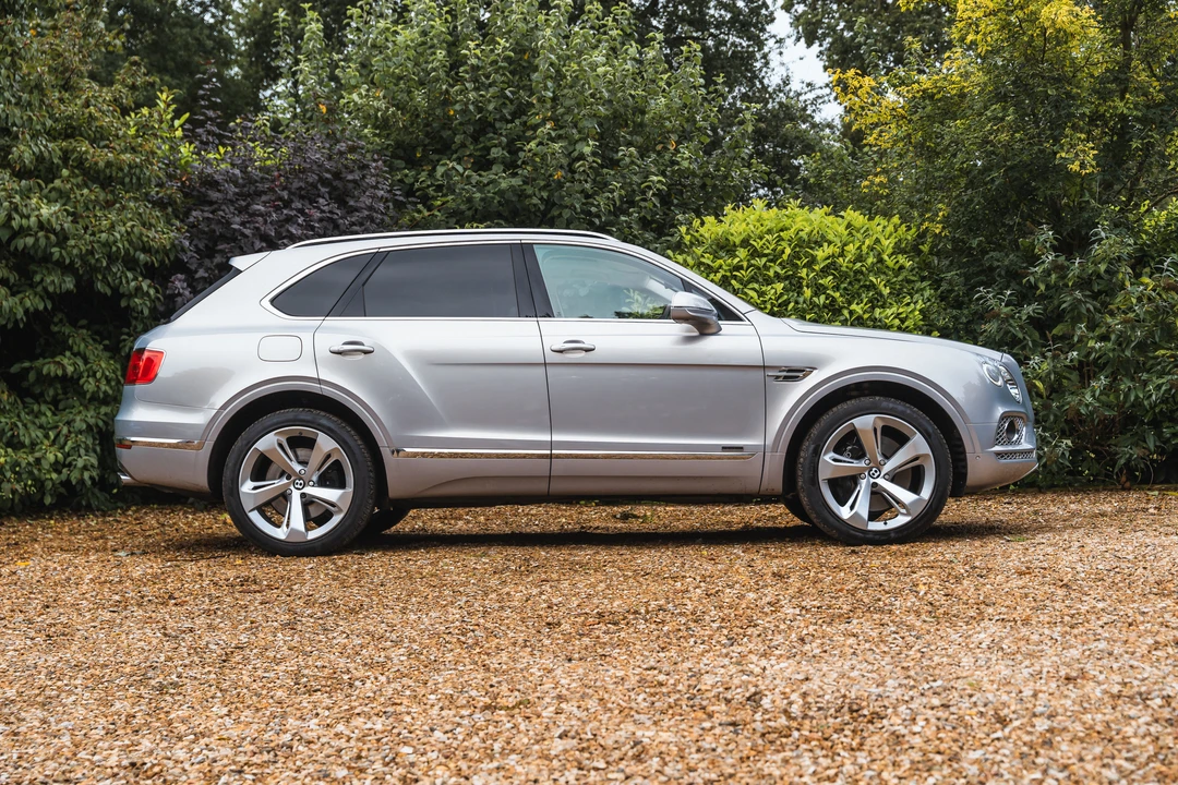 2017 Bentley Bentayga - Image 8 of 31