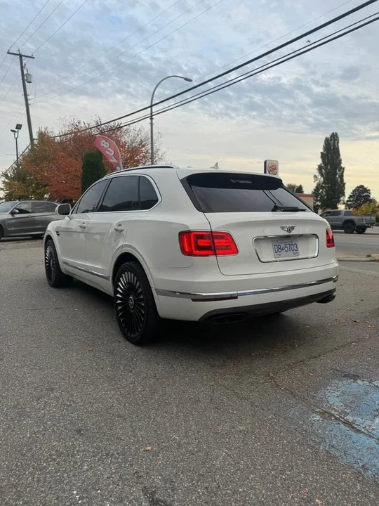 2017 Bentley Bentayga - Image 5 of 15